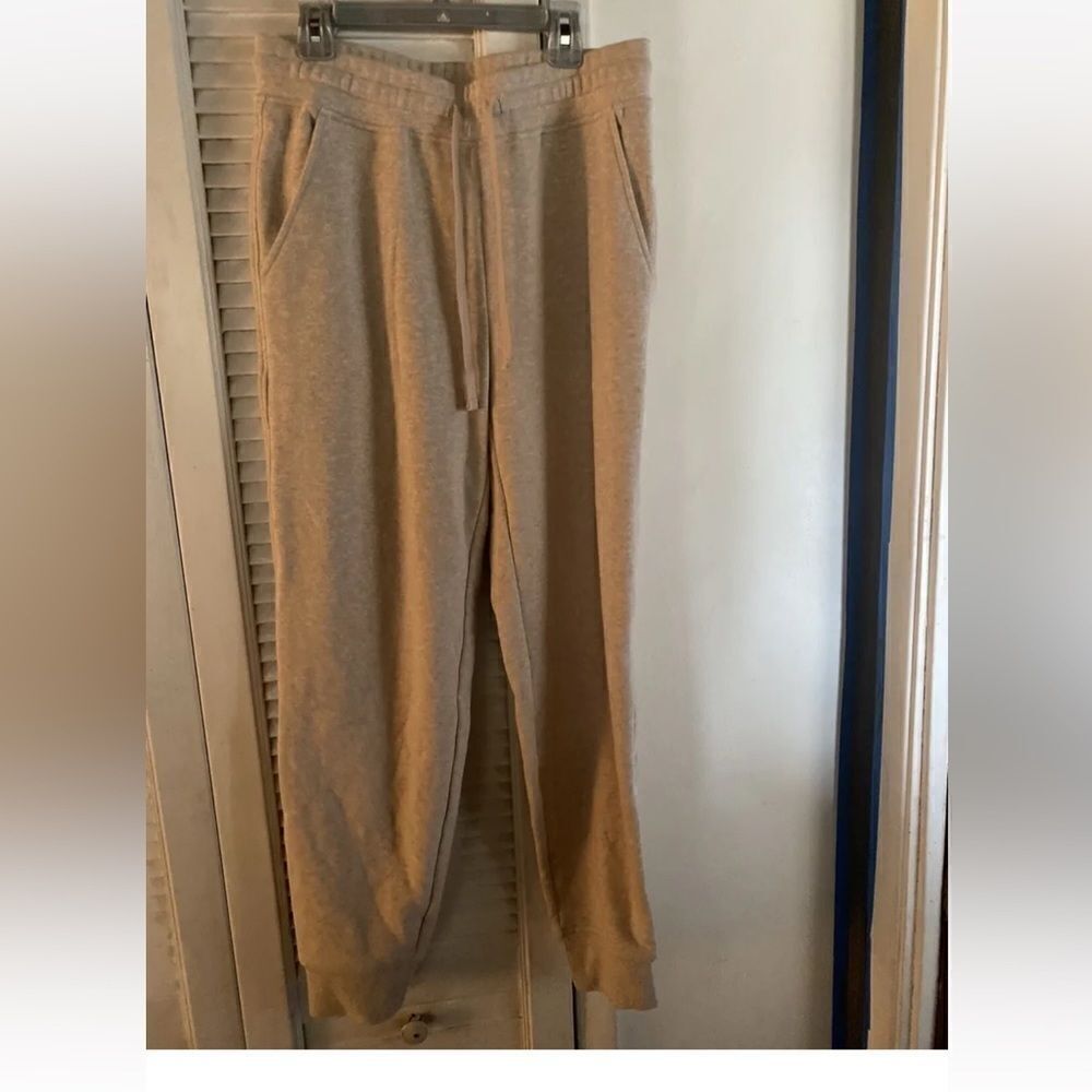 Vince. very comfortable beige pants size s
